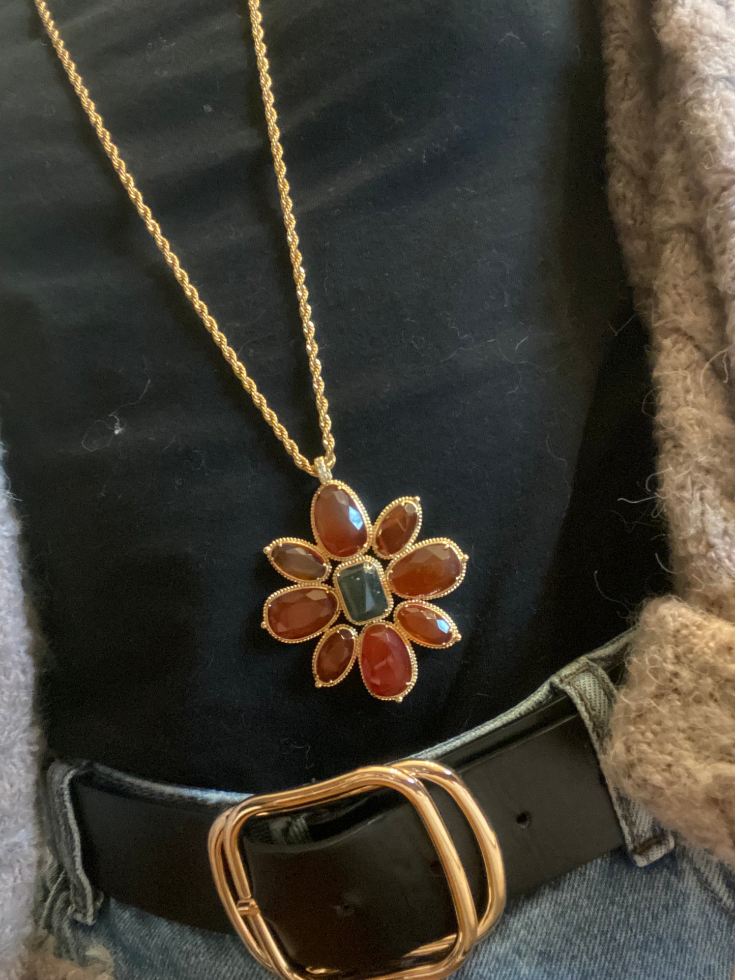 Sautoir fleur habaha en pierre naturelle