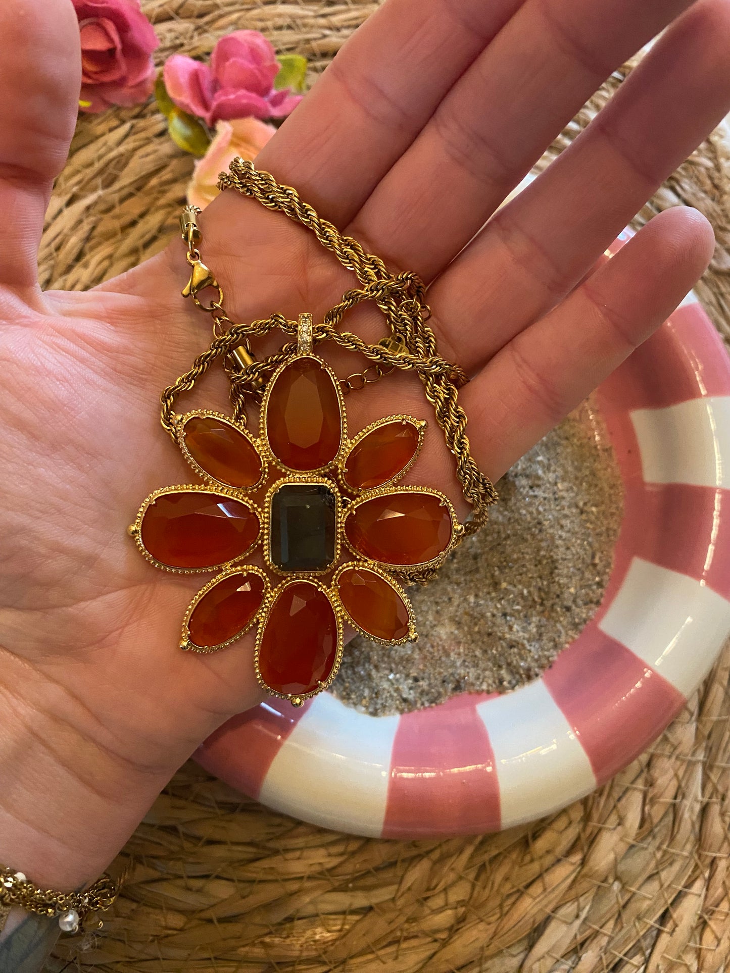 Sautoir fleur habaha en pierre naturelle