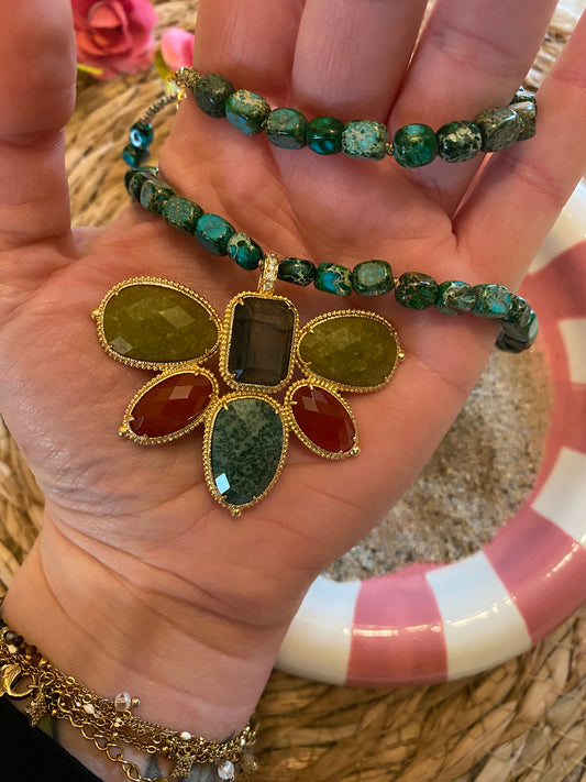 Collier habaha en forme de fleur et pierres naturelles